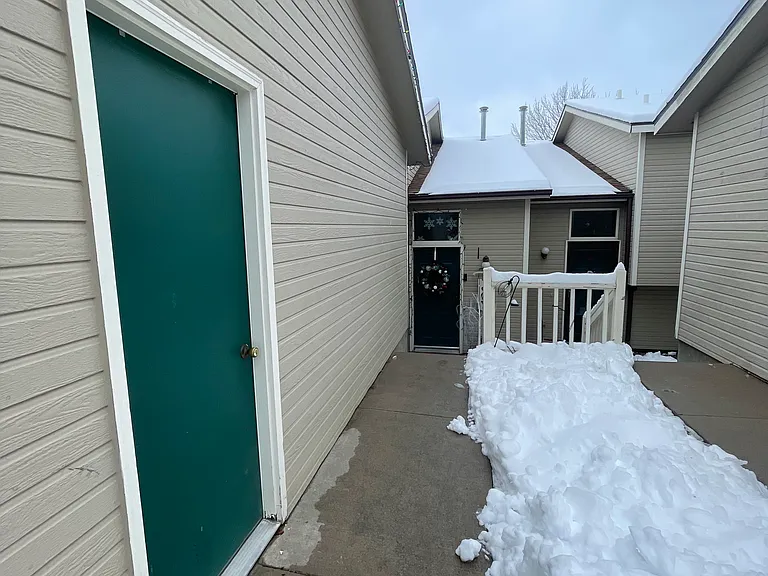 110 Willowridge Ct — Photo 2