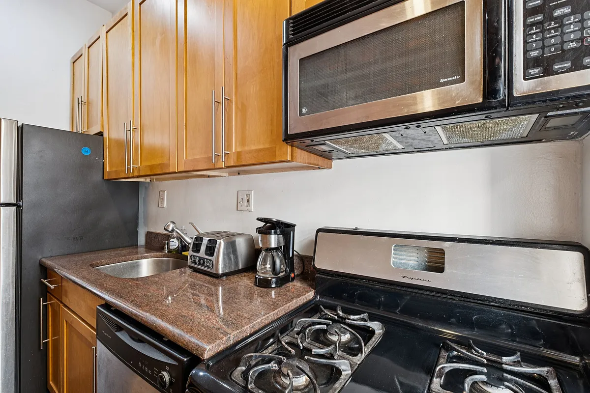 Building Photo - 1931 Chestnut St #2R