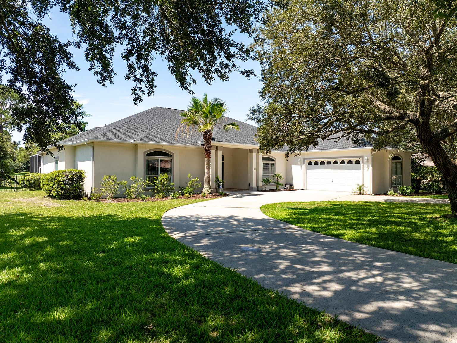 121 Country Club Dr W