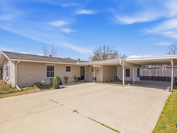 3rd image of 4711 Dahlia Ln