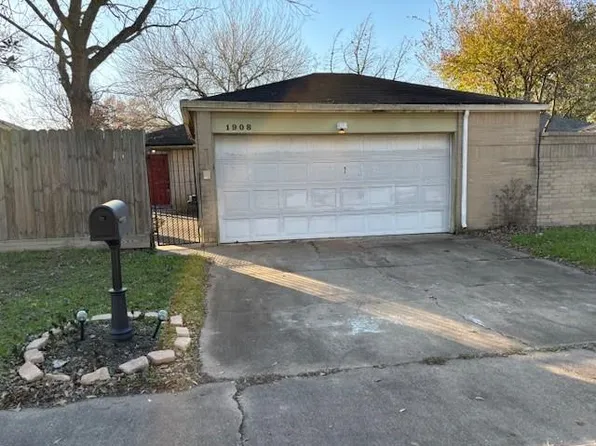 1908 Chelsea Ct, Rosenberg, TX 77471