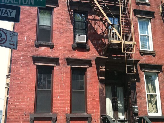 2nd image of 587 Walton Ave
