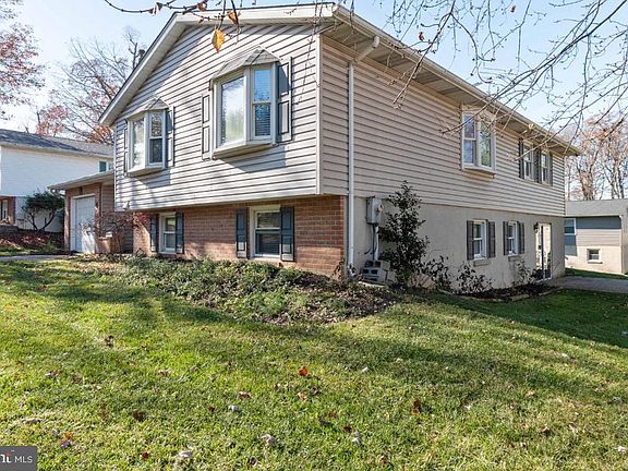 4th image of 4 York Mills Ct