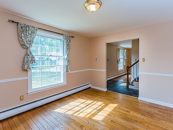 2nd image of 8 Kane Dr