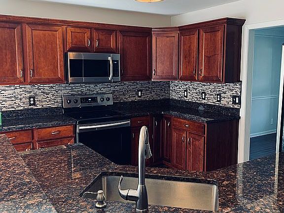 5th image of 2489 Hattington Dr