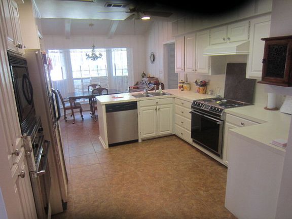 2nd image of 4 Shady Oak Ct