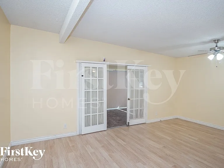 3904 El Parque Ave — Photo 3