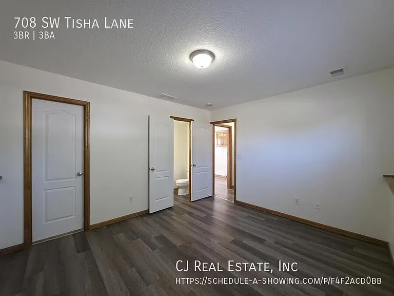 708 SW Tisha Ln — Photo 9