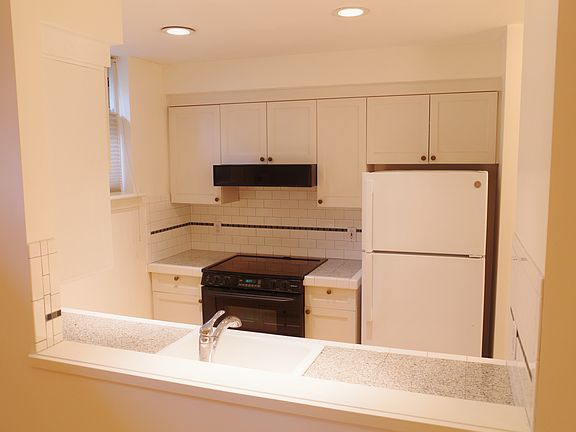 5th image of 120 W Highland Dr Unit 124