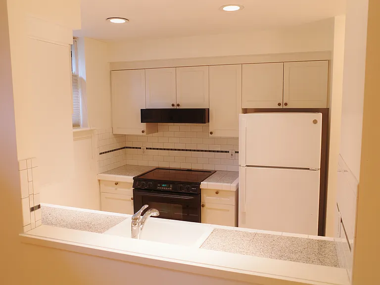 120 W Highland Dr #124 — Photo 5
