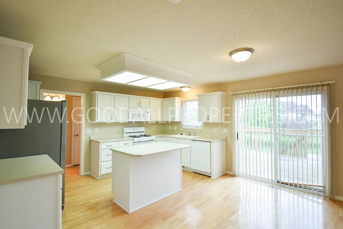 Building Photo - 14315 Oak Brook Dr