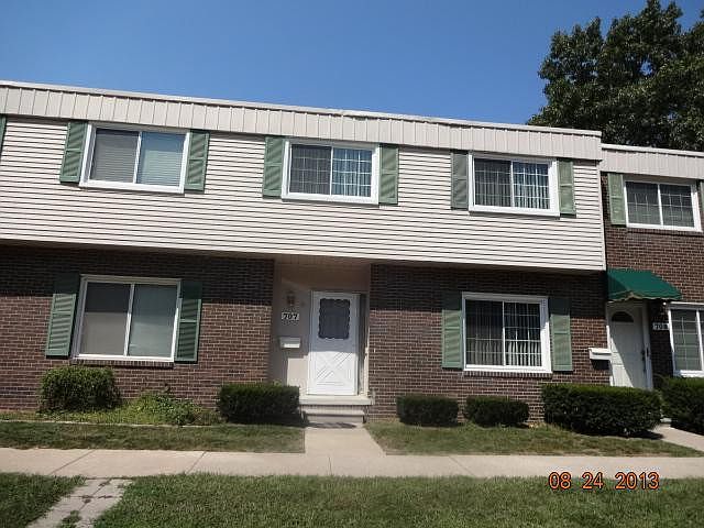 1st image of 707 Estrada Dr
