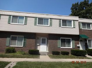 707 Estrada Dr, Belleville, MI 48111
