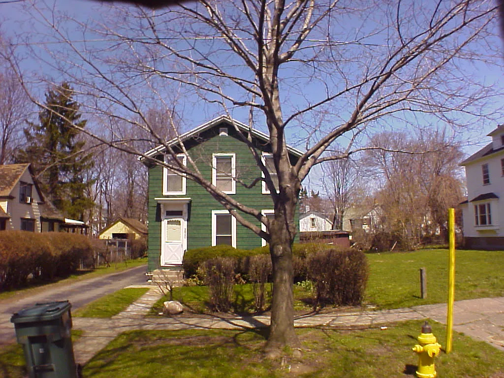 270 Avenue B photo 1