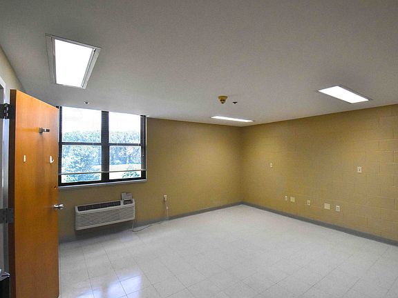 5th image of 1635 W 1st St #D110
