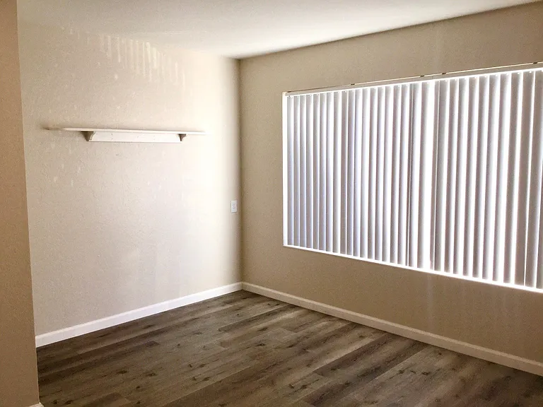 470 Apartments — Photo 17