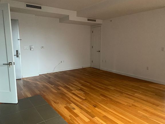 5th image of 123 Parkside Ave APT 5H