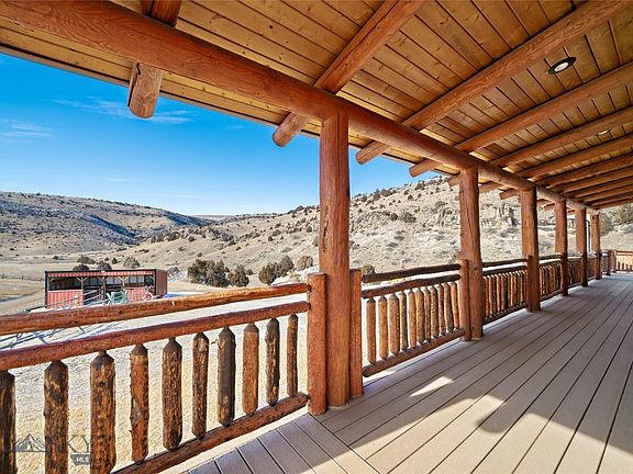 3rd image of 1460 Horseshoe Gulch Rd