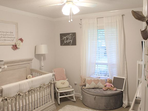 4th image of 13240 Carriage Cir