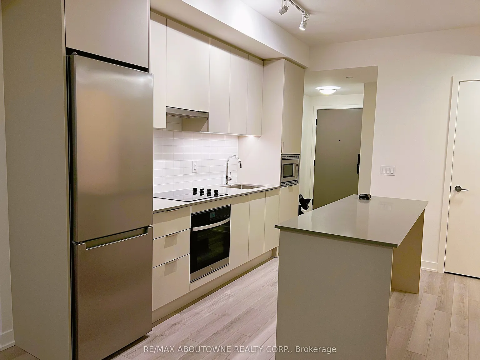 2 bed, $2,300 — Photo 4