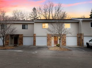 17566 Pond Cir, Eden Prairie, MN 55346