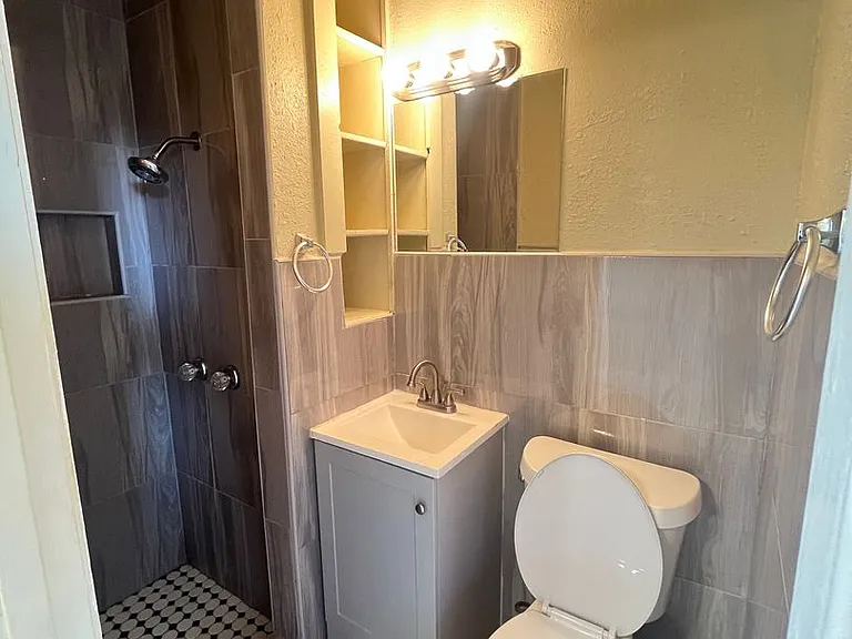 Retama Apartments — Photo 17