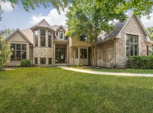 39W663 Henry David Thoreau Pl, St Charles, IL 60175