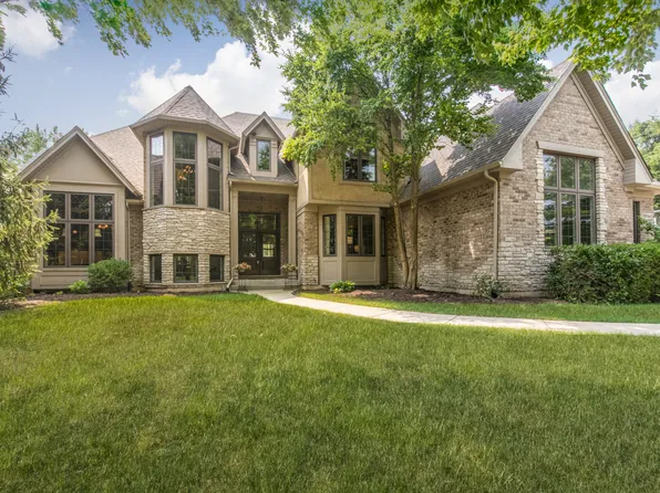39W663 Henry David Thoreau Pl, St Charles, IL 60175