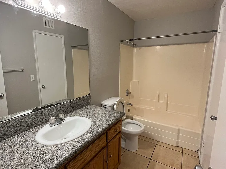 3357 W Harmont Dr #2 — Photo 4