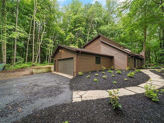 3rd image of 1979 Bridgeview Ln