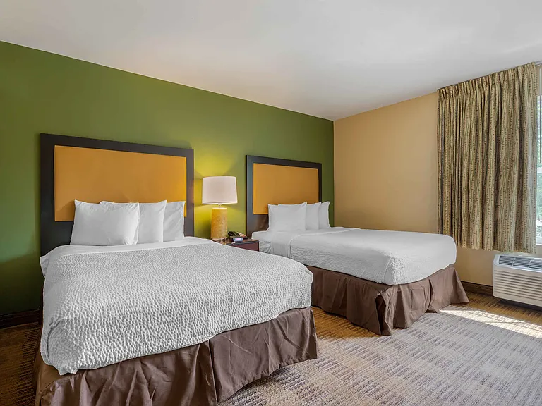 1 Bedroom Suite - 2 Full Beds