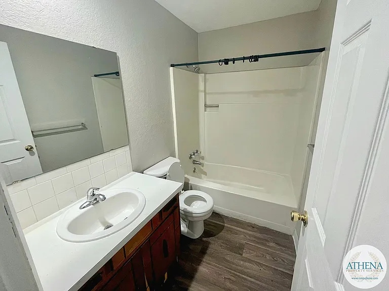 313 N Fountain St — Photo 5