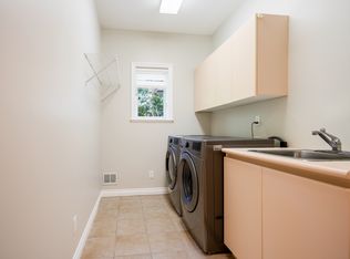 819 19th St, West Vancouver, BC V7V 3X2