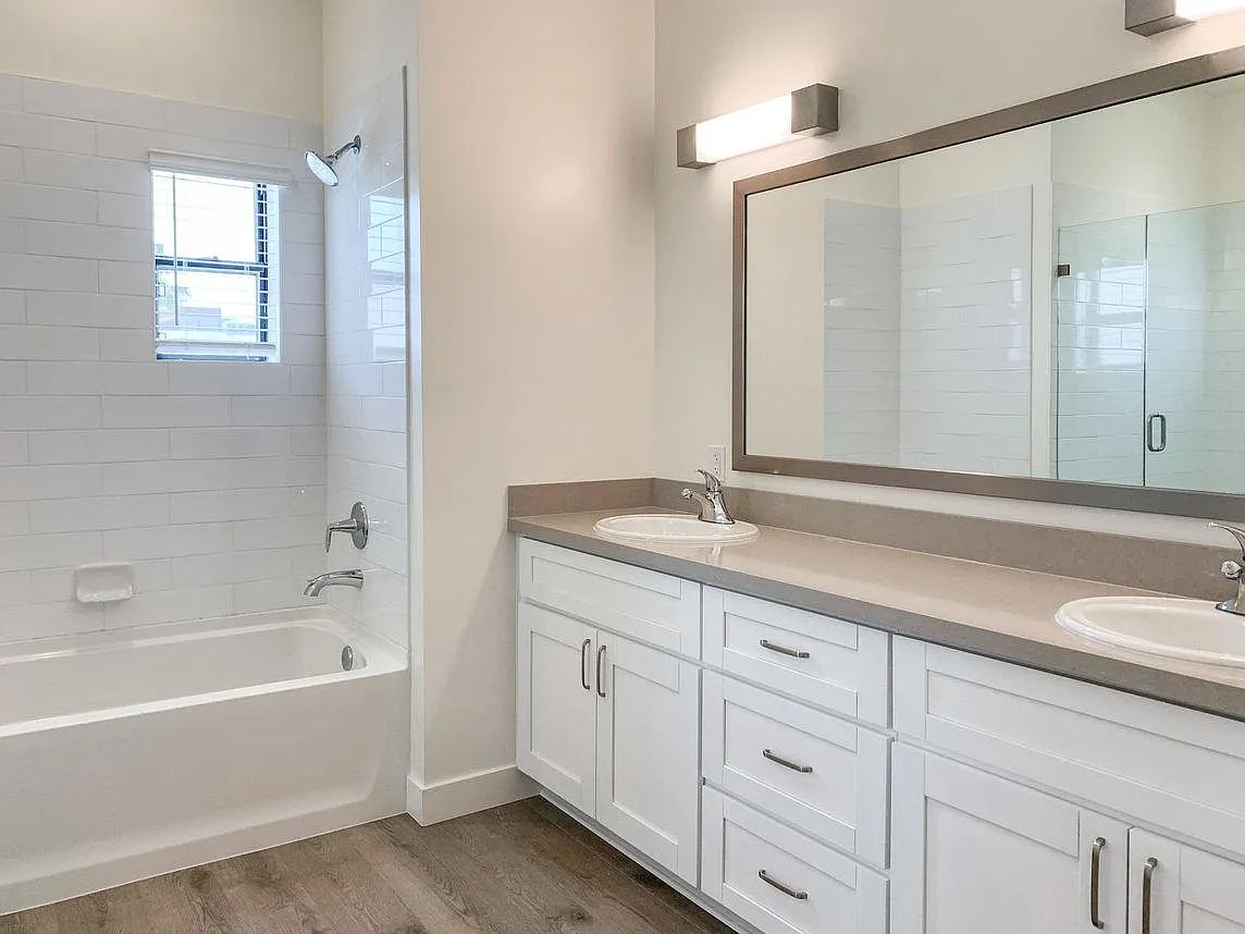 2 bed, 2.5 bath, 1100 sqft, $4,250 — Photo 3