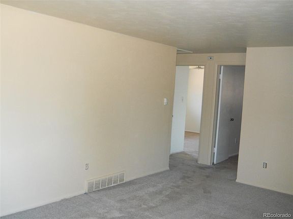 3rd image of 736 S Kearney Street