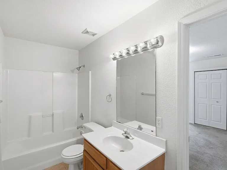 4402 - 4404 Jeana Court — Photo 12