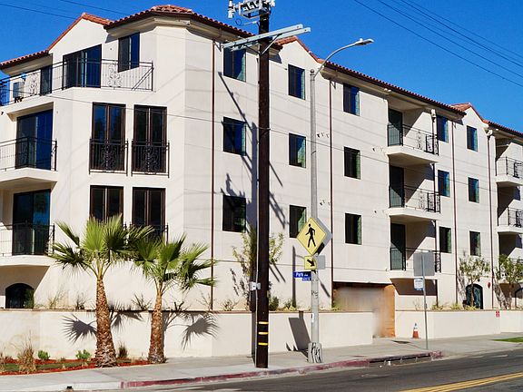 3rd image of 1111 Echo Park Ave #402
