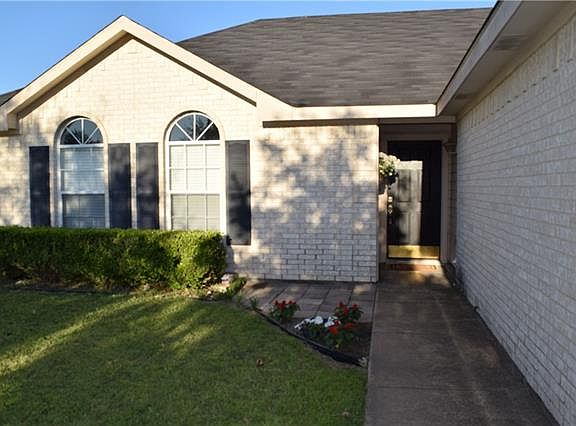 2nd image of 210 Chesterfield Cir