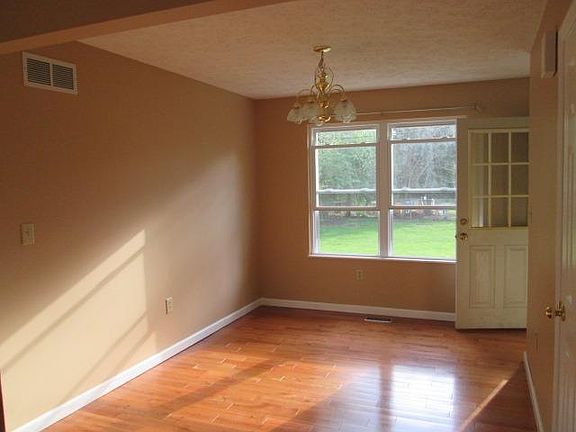 4th image of 275 Glencross Ave