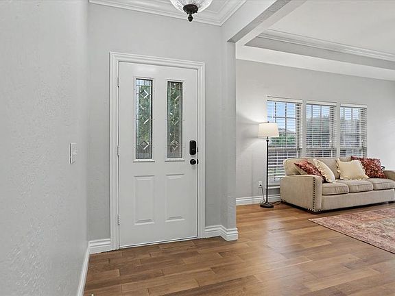 3rd image of 1641 Laurel Dr