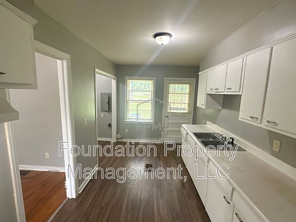 4th image of 2324 Slocum Ave