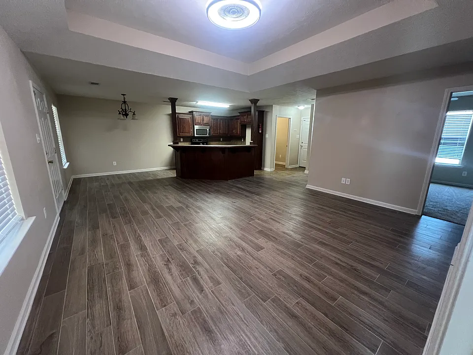 3 Shamsie Dr