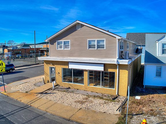 2nd image of 1817 N Central Ave