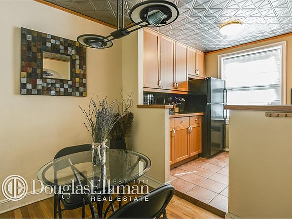 4th image of 19 Schenck Ave APT 1C