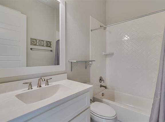 5th image of 1113 Broadmoor Way