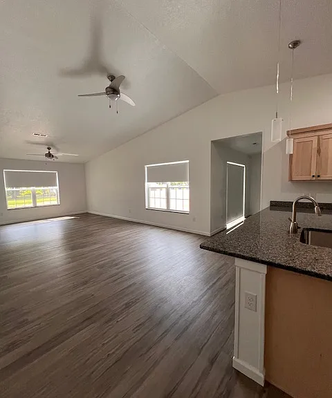 220 S Taylor St — Photo 18