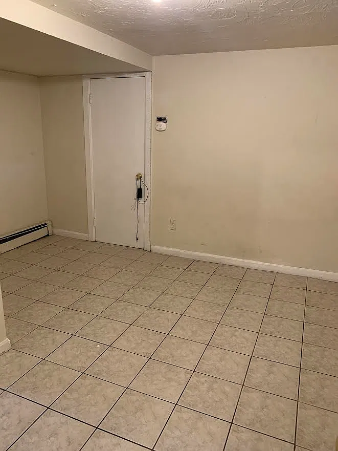 6 bed, $1,000 — Photo 4
