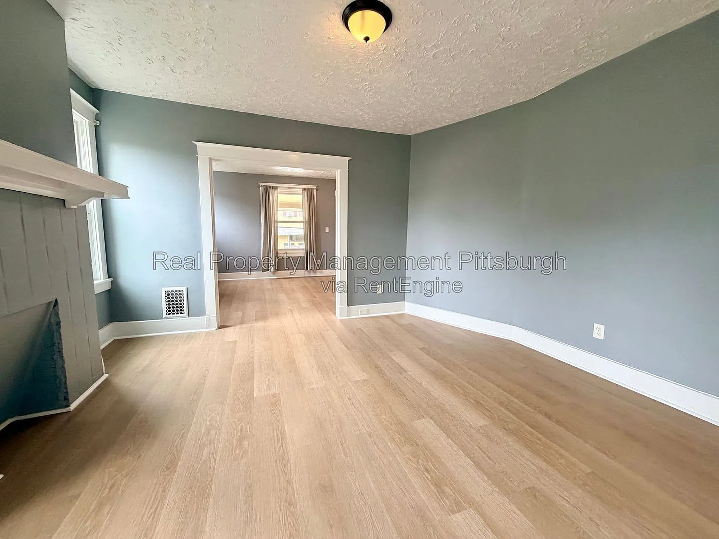 2 bed, 1.0 bath, 1100 sqft, $1,050 — Photo 2