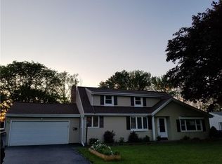 67 Mariposa Dr, Rochester, NY 14624