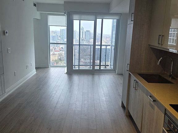 4th image of 77 Mutual St #3001